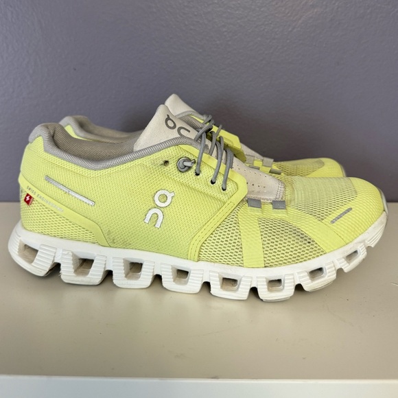 On Running Shoes - On Women’s Cloud Sneakers Size 7.5